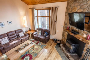 Updated 2 Bedroom and Loft 2 Full Bathroom Woodlands #51Just Steps to Shuttle Close to Golf Course